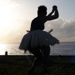 Os Sábados da Crianças | Dança | "Oficina Eco-Performativa" com Kátia Manjate